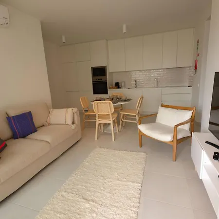 Central 2Br Apt, Steps To Ria Formosa, Pool & Gym Apartman